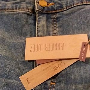 Jennifer Lopez Mid Rise Capri 20W